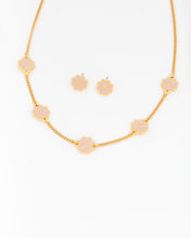 Cargar imagen en el visor de la galería, COLLAR TREBOLES ROSA