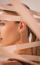 Cargar imagen en el visor de la galería, ARETES LARGOS LOVE
