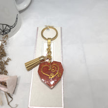 Cargar imagen en el visor de la galería, Llavero Corazon Rojo
