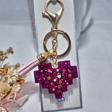 Cargar imagen en el visor de la galería, Llavero Love Fucsia
