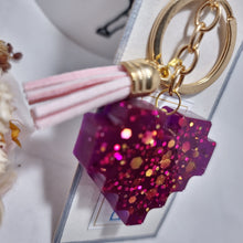 Cargar imagen en el visor de la galería, Llavero Love Fucsia
