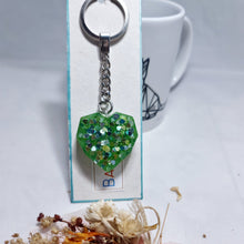 Cargar imagen en el visor de la galería, Llavero Amor Verde
