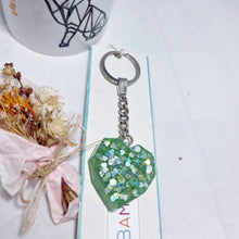 Cargar imagen en el visor de la galería, Llavero Amor Verde
