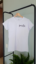 Cargar imagen en el visor de la galería, CAMISETA SMILE
