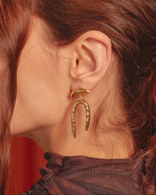 Cargar imagen en el visor de la galería, ARETES MAGIA
