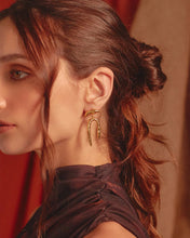 Cargar imagen en el visor de la galería, ARETES MAGIA
