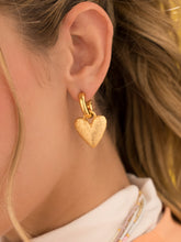 Cargar imagen en el visor de la galería, ARETES MAXI LOVE
