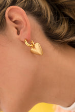 Cargar imagen en el visor de la galería, ARETES MAXI LOVE
