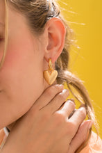Cargar imagen en el visor de la galería, ARETES MAXI LOVE
