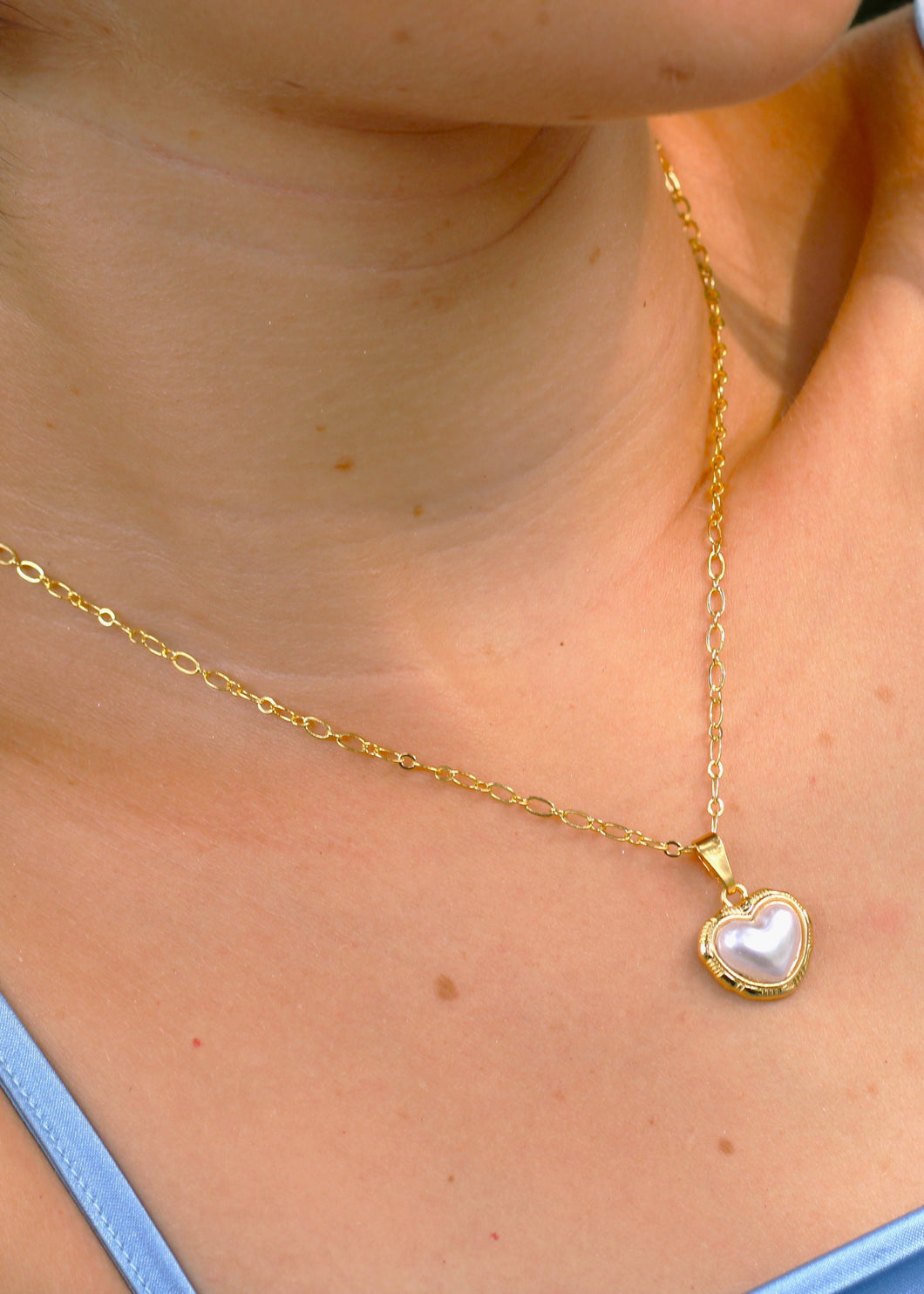 COLLAR CORAZÓN PERLADO