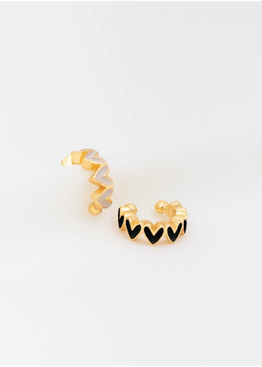 EARCUFF CORAZONES NUDE Y NEGRO
