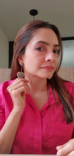 Cargar imagen en el visor de la galería, ARETES FELICIDAD
