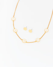 Cargar imagen en el visor de la galería, COLLAR TREBOLES BLANCOS
