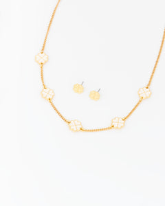 COLLAR TREBOLES BLANCOS