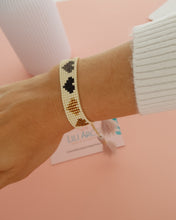 Cargar imagen en el visor de la galería, PULSERA CORAZONES TIERRA
