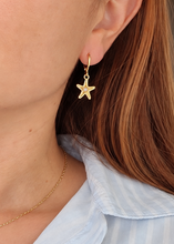 Cargar imagen en el visor de la galería, ARETES ESTRELLA DE MAR
