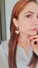 Cargar imagen en el visor de la galería, ARETES FLOR
