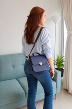 Cargar imagen en el visor de la galería, BOLSO AZUL NOCHE
