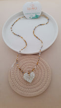 Cargar imagen en el visor de la galería, COLLAR CORAZON TEJIDO
