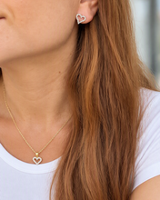 Cargar imagen en el visor de la galería, CADENA + ARETES CORAZON CRISTALES
