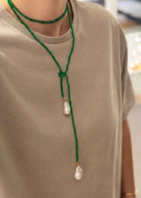 Cargar imagen en el visor de la galería, COLLAR VERDE ESMERALDA
