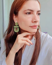 Cargar imagen en el visor de la galería, ARETES OLIVA
