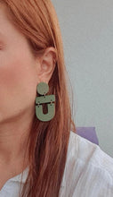 Cargar imagen en el visor de la galería, ARETES OLIVA
