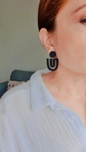 Cargar imagen en el visor de la galería, ARETES U
