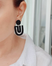 Cargar imagen en el visor de la galería, ARETES U
