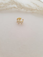 Cargar imagen en el visor de la galería, EARCUFF CORAZONES BLANCOS
