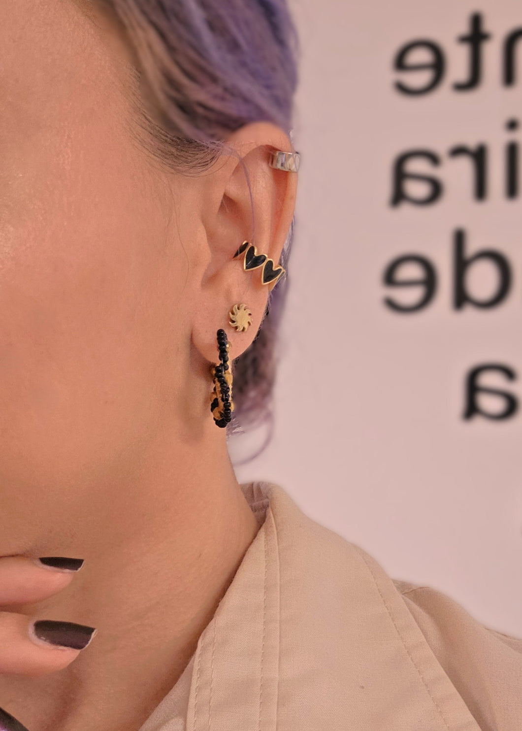 EARCUFF CORAZONES NEGROS