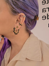 Cargar imagen en el visor de la galería, EARCUFF CORAZONES NEGROS

