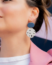 Cargar imagen en el visor de la galería, ARETES PECAS
