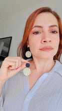 Cargar imagen en el visor de la galería, ARETES VIBRA
