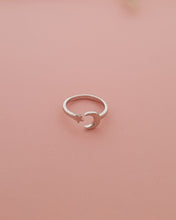 Cargar imagen en el visor de la galería, ANILLO LUNA PLATEADO

