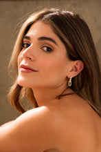 Cargar imagen en el visor de la galería, ARETES BRILLA
