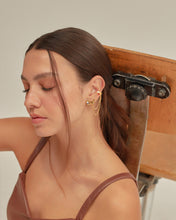 Cargar imagen en el visor de la galería, ARETES CRISTAL

