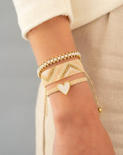 Cargar imagen en el visor de la galería, PULSERA TEJIDA CORAZÓN
