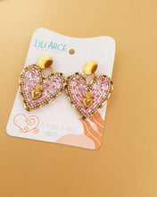 Cargar imagen en el visor de la galería, ARETES CORAZON TEJIDO ROSA
