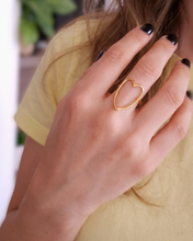 Cargar imagen en el visor de la galería, ANILLO SILUETA CORAZON
