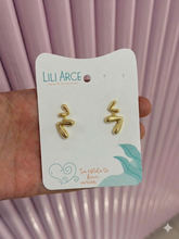 Cargar imagen en el visor de la galería, ARETES CORAZONES
