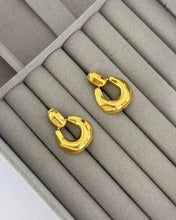 Cargar imagen en el visor de la galería, ARETES FAR GOLD
