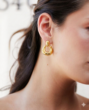 Cargar imagen en el visor de la galería, ARETES FAR GOLD
