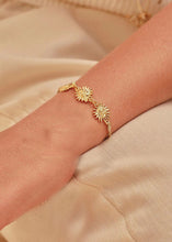 Cargar imagen en el visor de la galería, PULSERA 3 SOLES
