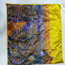 Cargar imagen en el visor de la galería, PAÑOLETA ESTAMPADA PEQUEÑA
