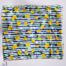 Cargar imagen en el visor de la galería, PAÑOLETA ESTAMPADA PEQUEÑA
