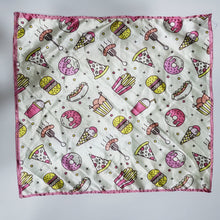 Cargar imagen en el visor de la galería, PAÑOLETA ESTAMPADA PEQUEÑA
