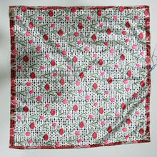 Cargar imagen en el visor de la galería, PAÑOLETA ESTAMPADA PEQUEÑA
