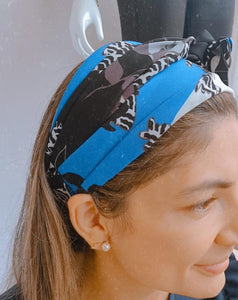 Nuestras balacas son en tela largas de aprox. 12 * 135 cms, crea moños y varias estilos fácil y rápido  con este diseño.  Aquí puedes ver como usarla:   MUCHAS FORMAS DE USAR TU BALACA 👈   *Envíos gratis por compras superiores a 99,000 💛 @liliarce_accesorios